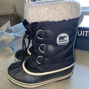 Sorel Caribou Black Lace-up Youth Snow Boots